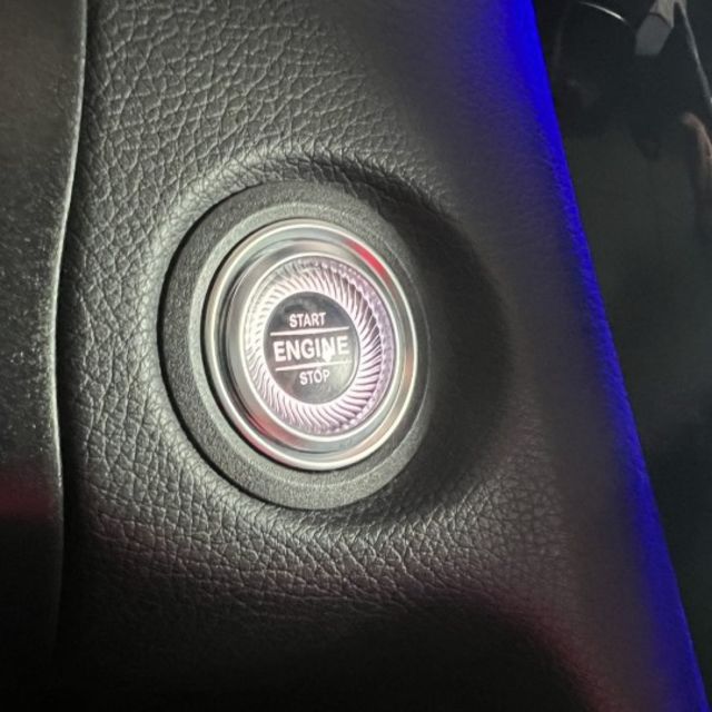 C-Class (W205) C200 星夜版 48V 輕油電 這台，這台，不只是C-Class 是你下一個階段的門面  第15張相片