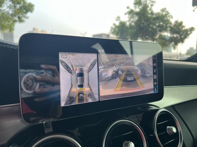 C-Class (W205) C200 星夜版 48V 輕油電 這台，這台，不只是C-Class 是你下一個階段的門面  第17張相片