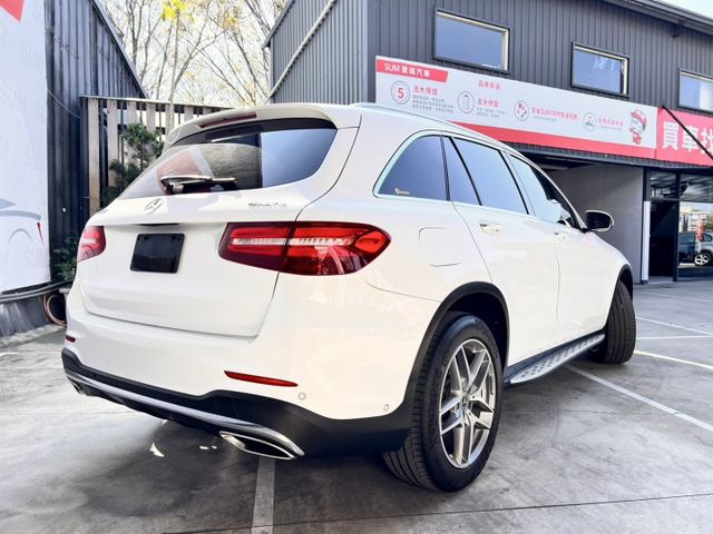 GLC300 AMG  全景天窗，配備直接給滿，質感與性能一次到位  第2張相片