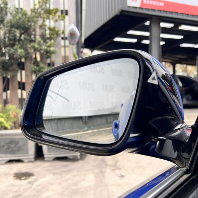 以跑車比例結合四門實用性，無窗框車門、Hofmeister kink C柱設計，外型典雅又不失運動氣息。內裝走豪華路線，  第20張相片