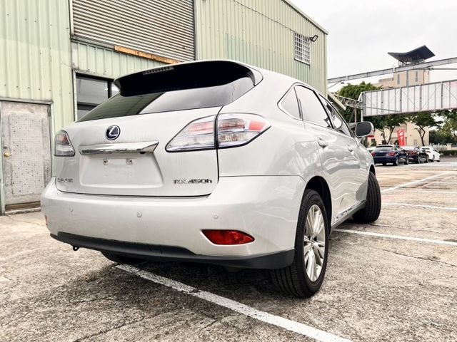 3.5L V6油電動力＋4WD四輪驅動，動力順暢、行路穩定，不論市區通勤或假日露營都輕鬆應對  第2張相片