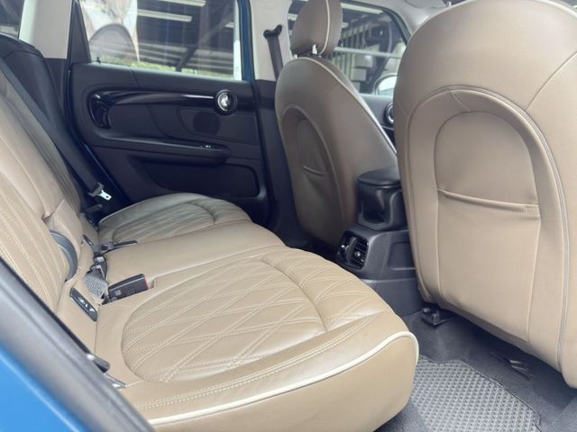 COOPER S 雙前跑車座椅 方向盤快控 定速 倒車顯影 電尾門 大行李箱空間！  第9張相片