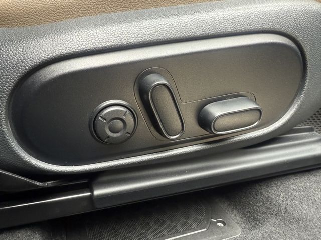 COOPER S 雙前跑車座椅 方向盤快控 定速 倒車顯影 電尾門 大行李箱空間！  第10張相片