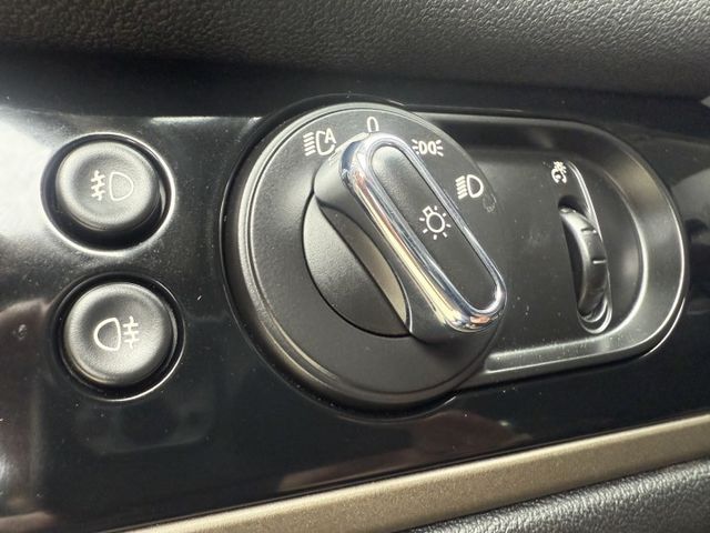 COOPER S 雙前跑車座椅 方向盤快控 定速 倒車顯影 電尾門 大行李箱空間！  第13張相片