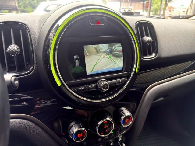 COOPER S 雙前跑車座椅 方向盤快控 定速 倒車顯影 電尾門 大行李箱空間！  第17張相片