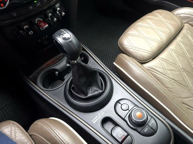 COOPER S 雙前跑車座椅 方向盤快控 定速 倒車顯影 電尾門 大行李箱空間！  第18張相片