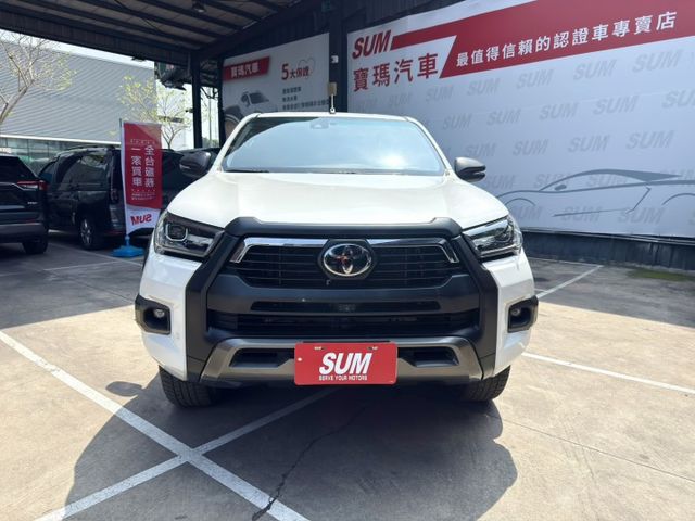 Toyota Hilux 2.8 柴油 陪我上山下海、跑市集載貨的最佳戰友 真正用實力說話的一台車  第3張相片
