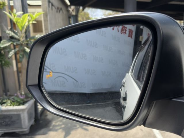 Toyota Hilux 2.8 柴油 陪我上山下海、跑市集載貨的最佳戰友 真正用實力說話的一台車  第20張相片