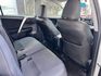 RAV4保值性高、妥善率佳，是二手市場長年熱銷車款。 想找一台好養、好開、好脫手的SUV，這台2.0經典款絕對值得入手  第9張縮圖