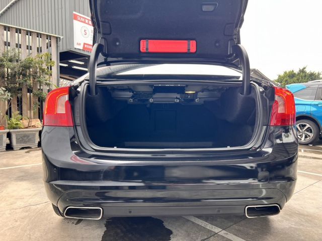 Volvo S60 D4 豪華版 省油有力・北歐安全房車  第5張相片