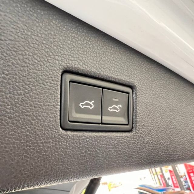 330 TSI COMFORTLINE✔ 德系操控穩定 ✔ 空間大、好載物 ✔ 安全配備完整 ✔ 適合家庭/通勤/長途  第6張相片