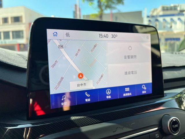 ST-Line運動化外型超有跑格，搭配歐系底盤操控，開起來穩又有駕馭樂趣 通勤代步到假日出遊都超可以！  第14張相片