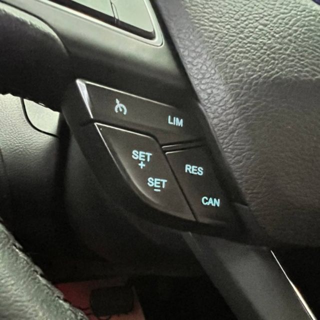 5D EcoBoost 180運動化調校的懸吊及避震系統 在行駛過程中能讓駕駛者獲得直接、積極的路感反饋  第10張相片