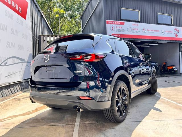 CX-5 20S Carbon Edition 純日本原裝進口，以日式職人工藝打造質感跑旅 ✔BOSE高級音響✔電動尾門  第2張相片