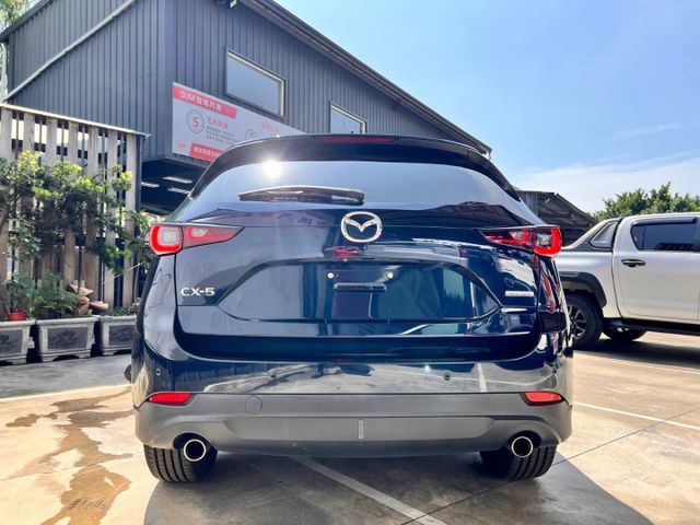 CX-5 20S Carbon Edition 純日本原裝進口，以日式職人工藝打造質感跑旅 ✔BOSE高級音響✔電動尾門  第4張相片