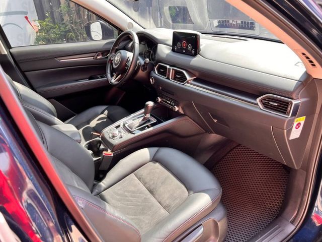 CX-5 20S Carbon Edition 純日本原裝進口，以日式職人工藝打造質感跑旅 ✔BOSE高級音響✔電動尾門  第6張相片