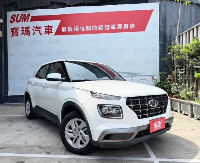 GLA 年輕有型的小休旅 靈活車身超適合都會穿梭 不是每個人都需要一堆複雜科技， 簡單、好開、省油、好停車才是剛好的生活  第1張相片