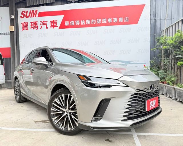 350h 頂級版 真正懂車的人，都知道 RX 為什麼能長年受到全球車主喜愛。這台「超優惠」釋出！  第1張相片