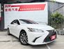 Lexus ES 200頂級版 不是每台中大型房車，都能同時做到「舒適、體面、耐開、又讓人安心」業務主管、自營商老板的選  第1張縮圖