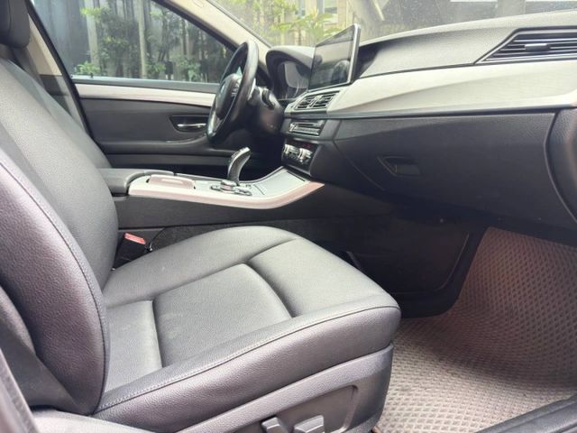 N47Tourin長車身比例、低調紳士氣息、柴油扭力輸出，加上 BMW 招牌後驅操控，開起來依舊是滿滿德味與高速穩定感。  第7張相片