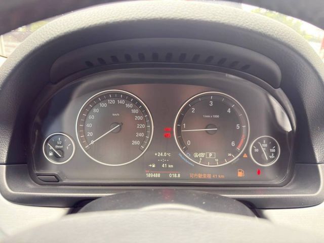 N47Tourin長車身比例、低調紳士氣息、柴油扭力輸出，加上 BMW 招牌後驅操控，開起來依舊是滿滿德味與高速穩定感。  第15張相片