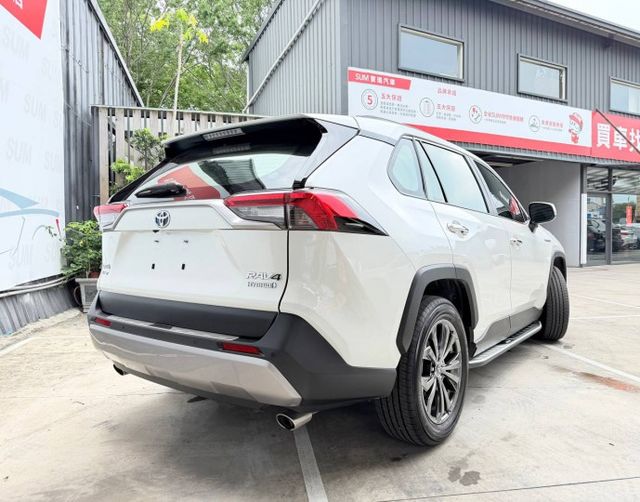RAV4 Hybrid旗艦4WD 不是最浮誇的車， 卻是很多車主開過後，最願意一直持有的車。用實力證明什麼叫「全方位」  第2張相片