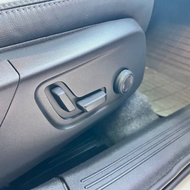 T2的「安全感」與「好上手」，視野好、坐姿高，女生開也非常有自信 而且 VOLVO 招牌安全性真的不是說說而已  第9張相片