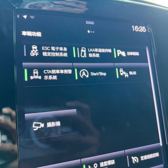 T2的「安全感」與「好上手」，視野好、坐姿高，女生開也非常有自信 而且 VOLVO 招牌安全性真的不是說說而已  第15張相片