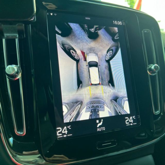 T2的「安全感」與「好上手」，視野好、坐姿高，女生開也非常有自信 而且 VOLVO 招牌安全性真的不是說說而已  第18張相片