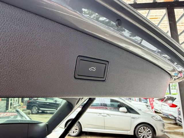 280 TSI Elegance 它能同時給你「家庭休旅的實用」與「歐系車的駕馭感」。你會發現，開久了真的很難換車。  第5張相片
