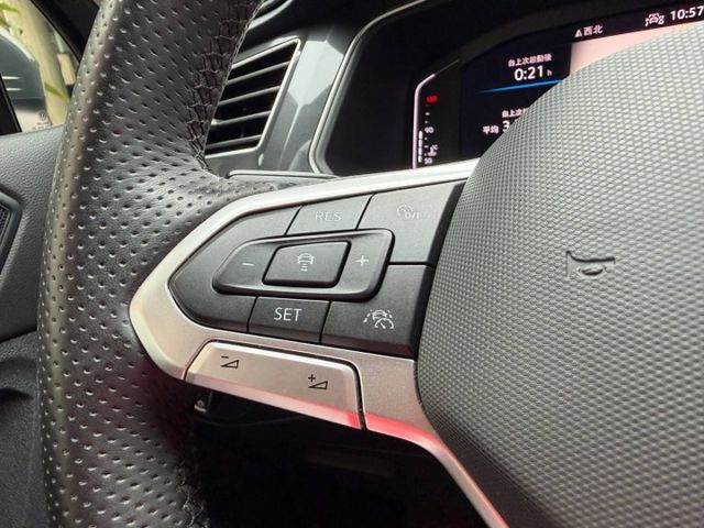 280 TSI Elegance 它能同時給你「家庭休旅的實用」與「歐系車的駕馭感」。你會發現，開久了真的很難換車。  第10張相片