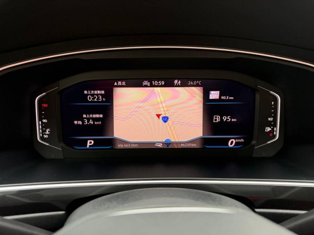 280 TSI Elegance 它能同時給你「家庭休旅的實用」與「歐系車的駕馭感」。你會發現，開久了真的很難換車。  第11張相片