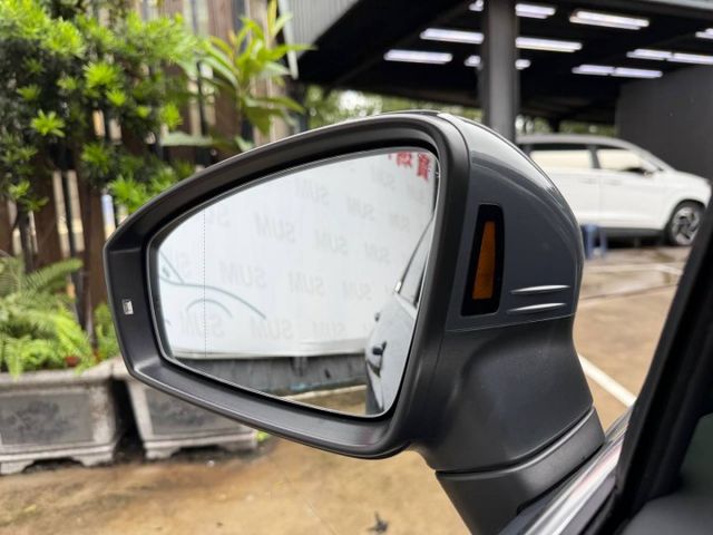 280 TSI Elegance 它能同時給你「家庭休旅的實用」與「歐系車的駕馭感」。你會發現，開久了真的很難換車。  第18張相片