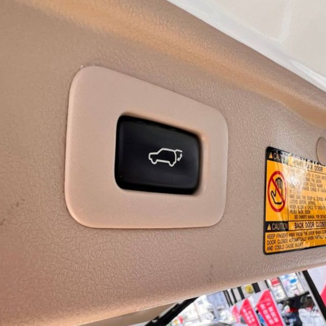 旗艦七人座 Alphard 一直是商務接待與家庭用車的經典代表。一部真正懂得享受移動過程的豪華 MPV。  第5張相片