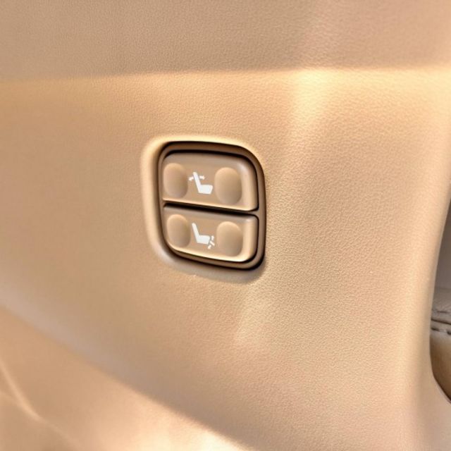 旗艦七人座 Alphard 一直是商務接待與家庭用車的經典代表。一部真正懂得享受移動過程的豪華 MPV。  第11張相片