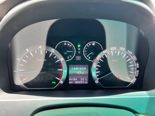 旗艦七人座 Alphard 一直是商務接待與家庭用車的經典代表。一部真正懂得享受移動過程的豪華 MPV。  第14張相片