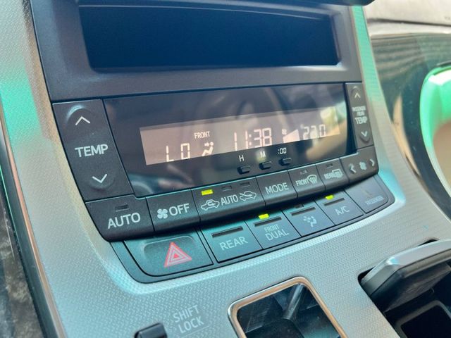 旗艦七人座 Alphard 一直是商務接待與家庭用車的經典代表。一部真正懂得享受移動過程的豪華 MPV。  第18張相片