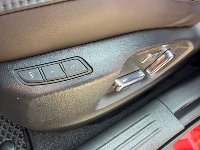旗艦進化型 AWD 智慧四輪驅動系統 全車系並標配 MRCC 全速域 ACC、360°環景影像及 HUD 抬頭顯示器。  第9張相片