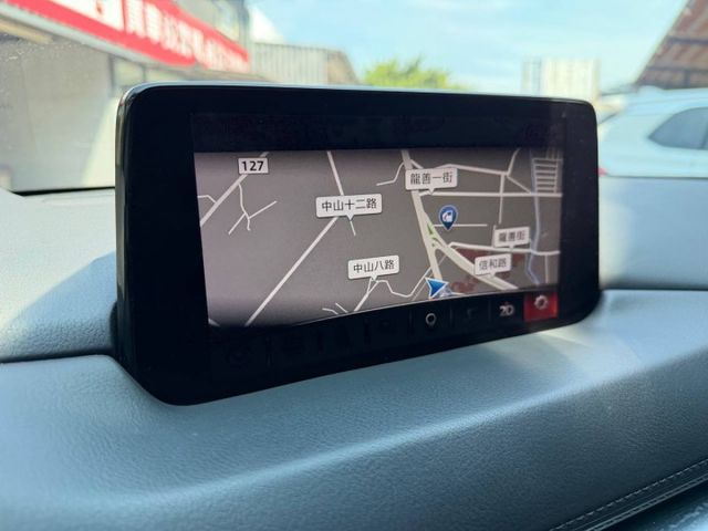 旗艦進化型 AWD 智慧四輪驅動系統 全車系並標配 MRCC 全速域 ACC、360°環景影像及 HUD 抬頭顯示器。  第16張相片