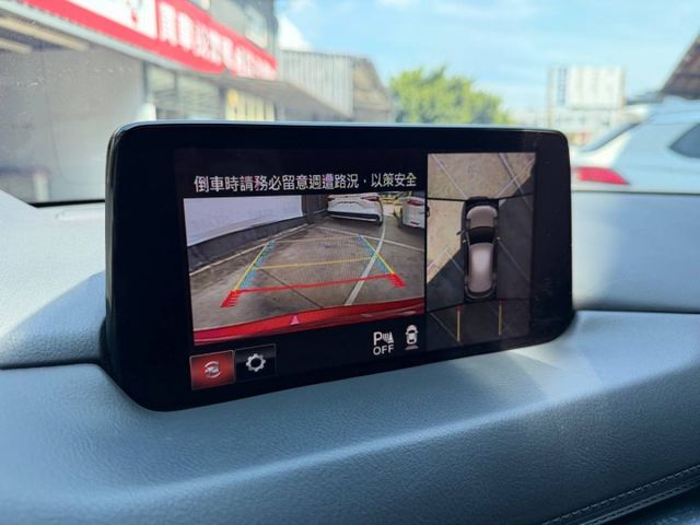 旗艦進化型 AWD 智慧四輪驅動系統 全車系並標配 MRCC 全速域 ACC、360°環景影像及 HUD 抬頭顯示器。  第17張相片