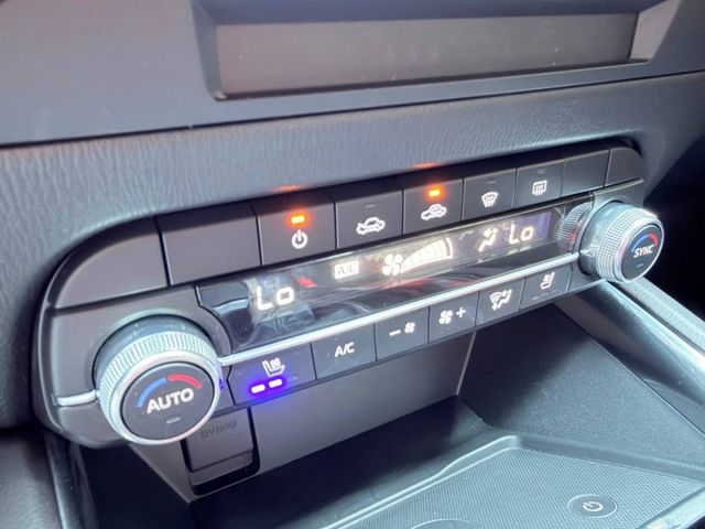 旗艦進化型 AWD 智慧四輪驅動系統 全車系並標配 MRCC 全速域 ACC、360°環景影像及 HUD 抬頭顯示器。  第18張相片