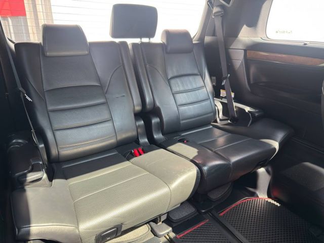 Executive Lounge頂級尊榮座艙 電動航空座椅、JBL頂級音響、後座獨立影音娛樂系統與三區恆溫空調  第9張相片