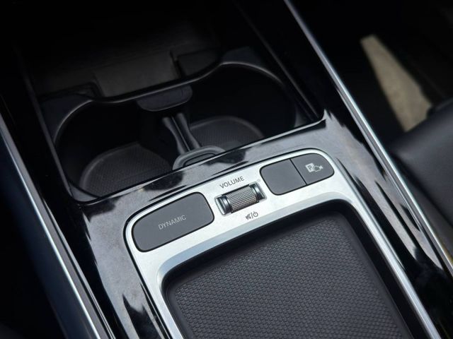總代理  里程僅4.3萬公里 車況綿密 精品級養護 比新車更划算，卻依然保有歐系精品的質感與科技  第19張相片