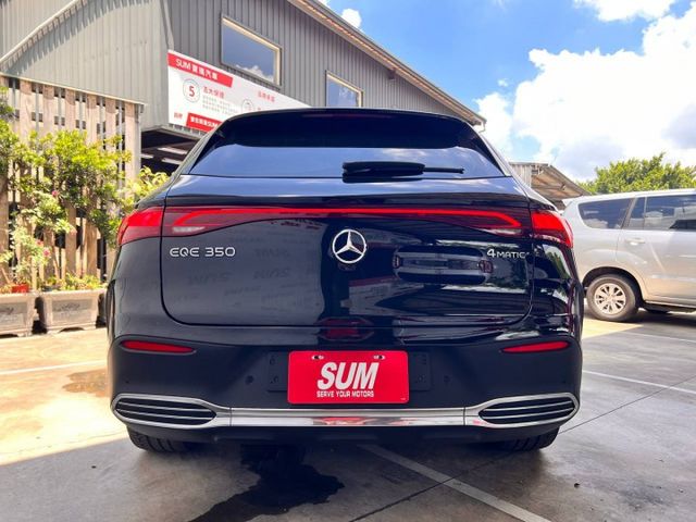 若尋找一台兼具豪華、科技、舒適與環保的頂級 SUV， EQE SUV 350 4MATIC，會讓你明白什麼叫「移動的豪宅  第4張相片