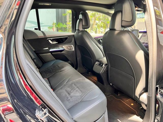 若尋找一台兼具豪華、科技、舒適與環保的頂級 SUV， EQE SUV 350 4MATIC，會讓你明白什麼叫「移動的豪宅  第8張相片
