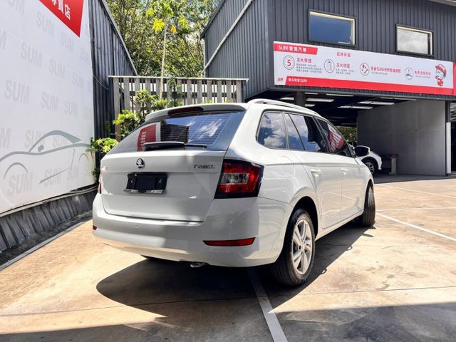 COMBI 1.0 TSI 喜歡小車的靈活與德系紮實感？ 這台 Fabia 絕對值得你親自試駕體驗！小姐姐用車 香味四溢  第2張相片