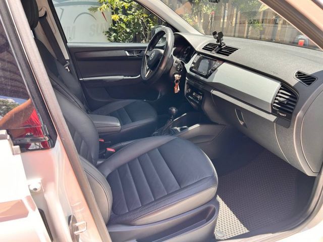 COMBI 1.0 TSI 喜歡小車的靈活與德系紮實感？ 這台 Fabia 絕對值得你親自試駕體驗！小姐姐用車 香味四溢  第7張相片