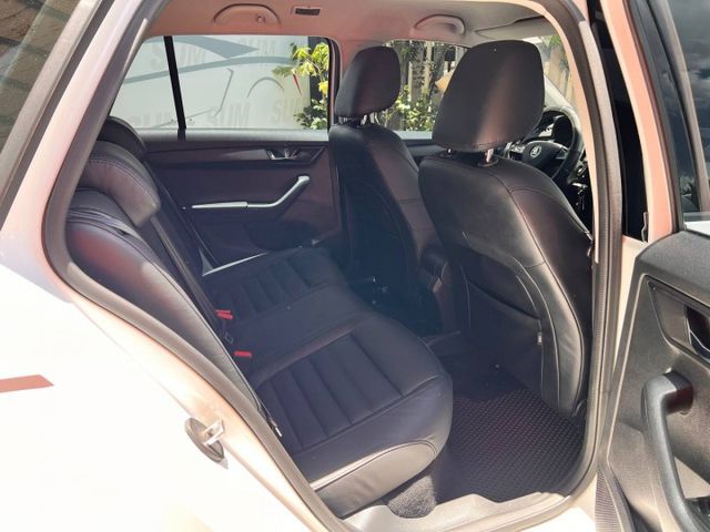 COMBI 1.0 TSI 喜歡小車的靈活與德系紮實感？ 這台 Fabia 絕對值得你親自試駕體驗！小姐姐用車 香味四溢  第8張相片