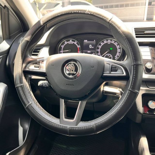 COMBI 1.0 TSI 喜歡小車的靈活與德系紮實感？ 這台 Fabia 絕對值得你親自試駕體驗！小姐姐用車 香味四溢  第9張相片