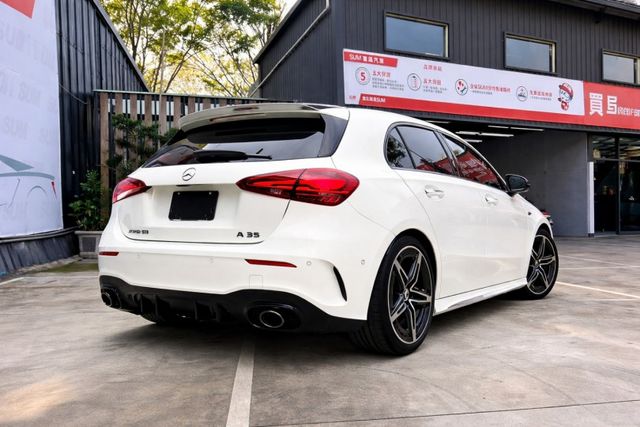 AMG A35 4MATIC 摘星版 近乎新車的性能美學 【純正 AMG 性能底蘊】 為懂車、講究質感的你而存在  第2張相片